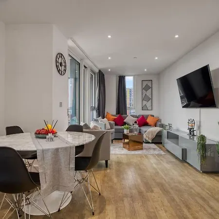 2 Bed & 2 Bath Next To Nine Elms Station - Zone 1 Apartment
